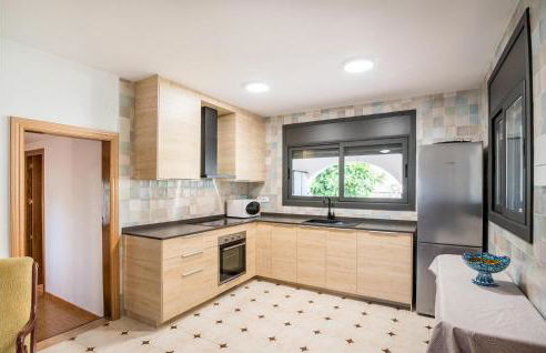 5 Bedroom Stunning Home In Roda De Berà - Foto 6