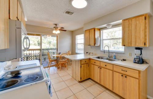 Coastal Oasis with Shared Pool, 2 Mi to Beach! - Foto 11