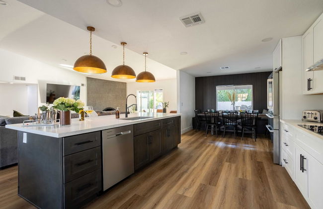 Grayhawk by Avantstay Modern Home w/ Pool, Hot Tub, Bocce, Fire Pit, Pool Table, Putt-putt & Putting Green - Foto 7