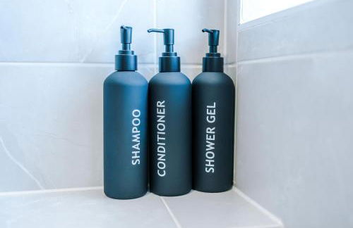 Liverpool-Halewood-Speke - NR Airport & JLR - Sleeps 8 - 5 Beds 1 sofabed 2 Bath Driveway Parking - Docks - Short 2 Long Stays - by Samina, ARZ Stays - Foto 23