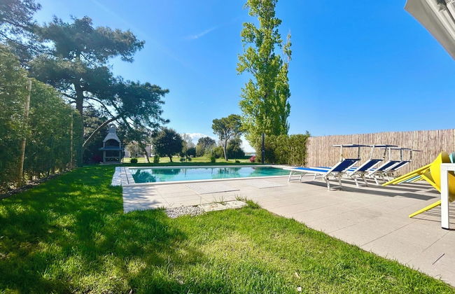 Golden Hour Retreat Lagoon View Villa With Pool - Photo 23