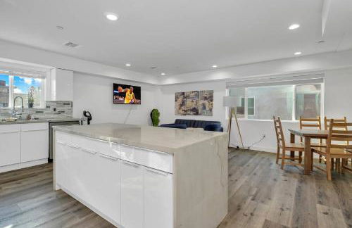 Wonderful 3 Bedroom Home Perfect for Getaway - Photo 5