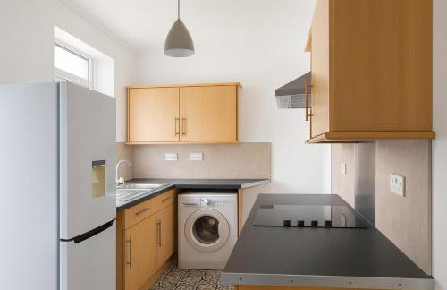 Coastal Haven - Steps From Beach - Photo 13