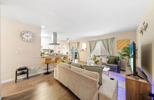 Entire Private Home with 2 Bedrooms 1 Bathroom, King Bed, Pool, Hot Tub, 2 Parking in Mira Mesa Available Now - Photo 26