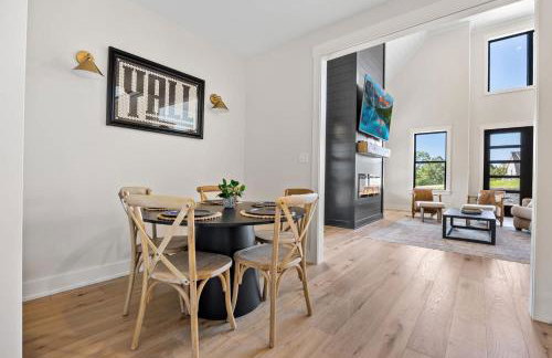 NEW Spacious Clarkson Getaway w Games & Yard - Foto 13