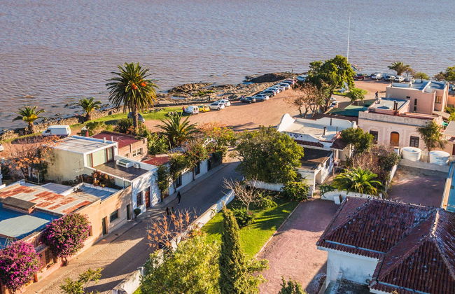 Bus touristique de Colonia del Sacramento - Photo 1