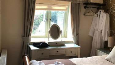 Romantic Cottage with Wood-fired Hot tub and Outdoor Pizza Oven - Foto 5