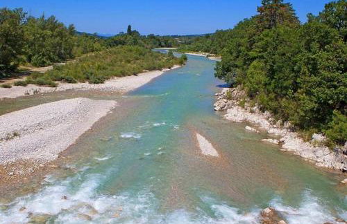 LE SECOND SOUFFLE Maison proche centre ville de Die tout peut se faire à pied gare SNCF marché U express rivière - Foto 23