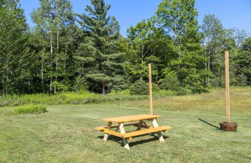 Smuggler's Notch Mountain House with hot tub & river - Foto 59