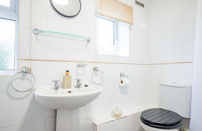 Host Stay Over the Bridge Cottage - Foto 25