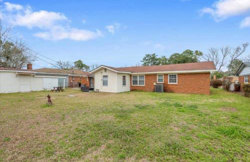 Spacious Backyard • Alfresco Dining • Pet Friendly - Foto 28