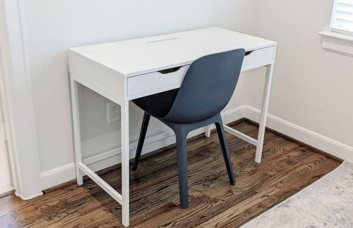 TMC 3-Story Townhome FREE EV Charge - Foto 48