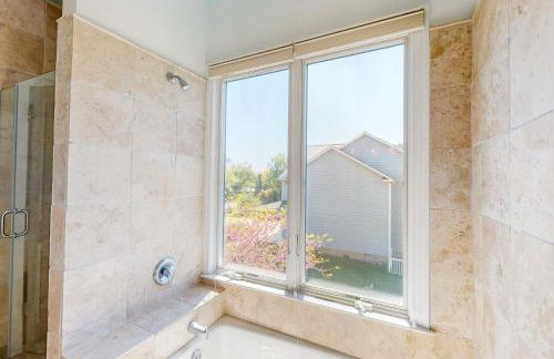 Deck and Private Dock! Winchester Creek Estate - Foto 23