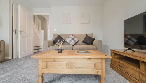 Charming House with Free Parking - Photo 5