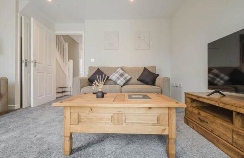 Charming House with Free Parking - Photo 5