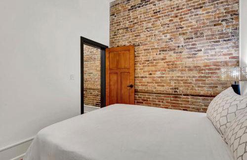 Luxe 220 Suite 2 - Photo 57