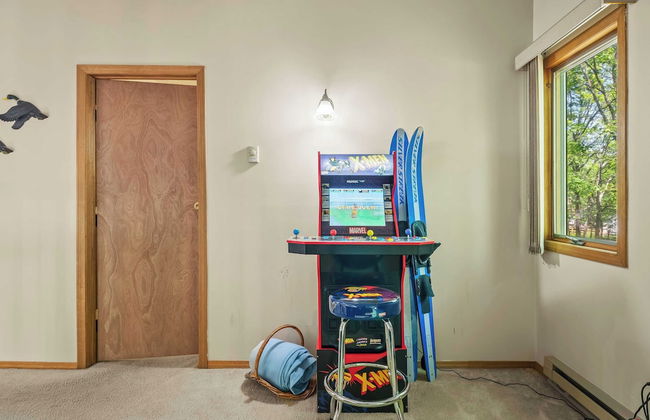 Shady Pines by Avantstay Enclosed Porch, Game Rooms, & Lake/beach Access! - Foto 34