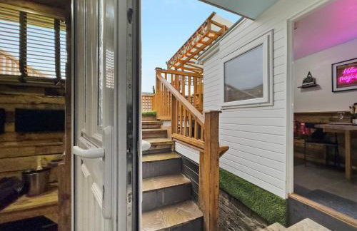 Kinky Kabin w Hot Tub, Sauna and Rooftop Garden - Foto 37