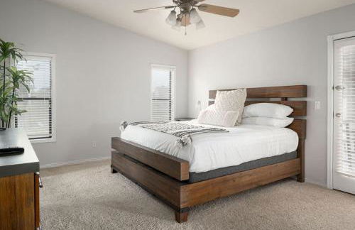 Champions Oasis Home - Near the Stadui2007m withPool & Grill - Photo 19