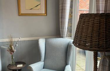 Charming 3-Bed Home in Quaint Lincolnshire Village - Photo 7