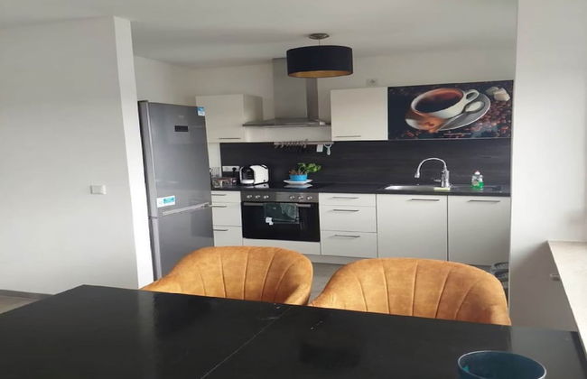 Modern Apartment With Balcony - Photo 15