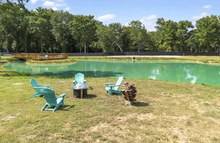 Tranquil Tiny Home Resort with Heated Pool & Goats near Houston, Hempstead Texas - Foto 34