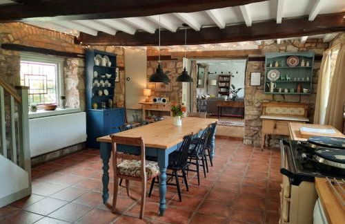 Little Underhill - Photo 5