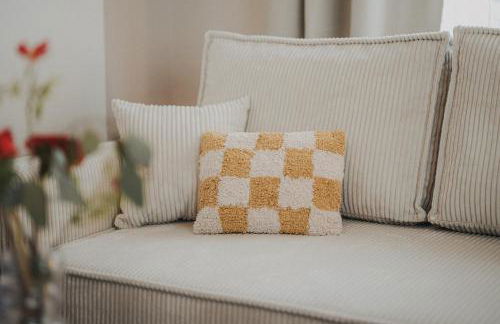 JOBOSTAYS - LINDEN Family Apartment Oldenburg - sehr geräumig 110m2 - Terrasse mit Gartenblick - voll ausgestattete Küche - 2 Bäder - Babybett - 10 Min zu Fuß zum Bahnhof - kostenloses WLAN - Parkplatz - kontaktfreier Check-In - Photo 31