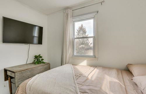 Walk to Lake Hopatcong Vibrant Home with Deck! - Foto 21