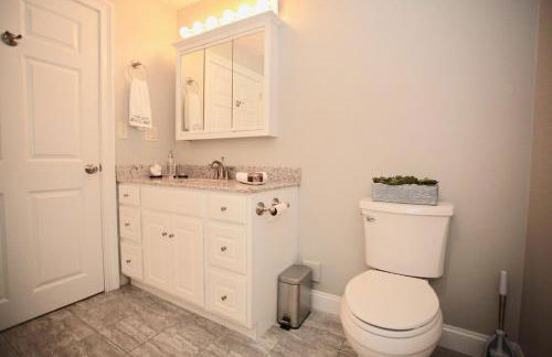 Peaceful 2BR near US Route 1 and Boston - Photo 8