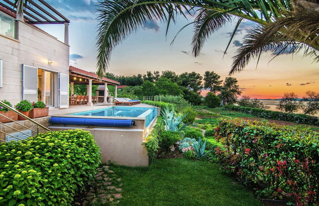 Beautiful Villa on the Island of Brac With Infinity Pool, Beach at 30 Meters - Foto 13