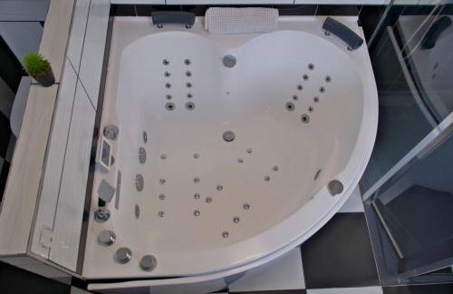 Suite & Spa - Jacuzzi - Sauna - Foto 42
