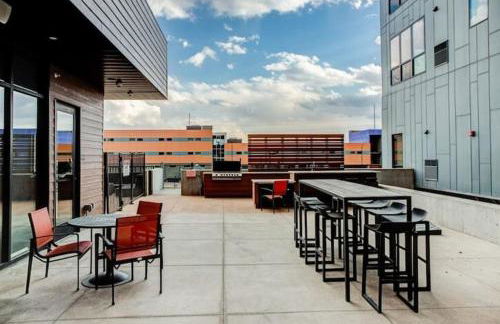 Dwntwn 1BR Haven - Hot Tub! - Foto 14