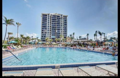 Dreamy Condo 2 minute walk to Beach w King Size Bd - Foto 13