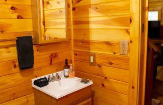 Cabin in the Woods - Hot Tub, Fire Pit, BBQ - Foto 8