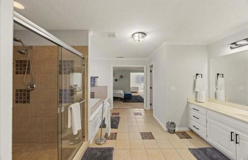 Beautiful relaxing private villa next to a pond smart home and Traeger Grill - Foto 22