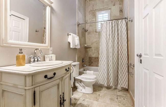 Modern 3BR Condo With Pool - Foto 39