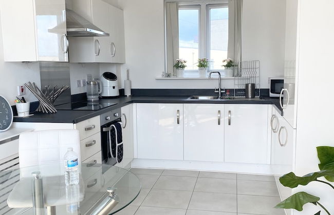 Captivating 1-bed Apartment in Barking - Photo 15