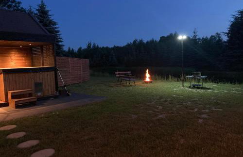 Domek drewniany nad stawem - Foto 15