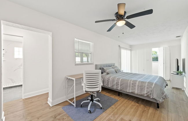 Sunny Palmetto Oasis: 4br Home With Private Pool 4 Bedroom Home by RedAwning - Foto 2