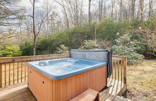 Peaceful Hendersonville Cabin - Hot Tub & Fire Pit - Foto 3