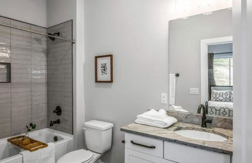 Stylish Nashville Home - Rooftop Deck - Hot Tub - Photo 19