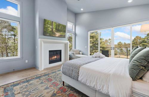 Lakeside Luxe-Lake Access-Hot Tub-Amazing Patio - Foto 17