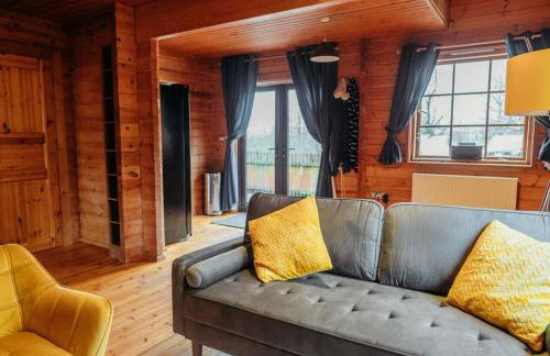 Finlodge- Pet-Friendly Scandinavian Cabin - Photo 36