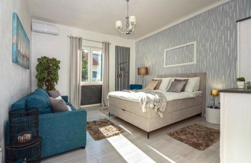 Spacious Apartment Center - Photo 25