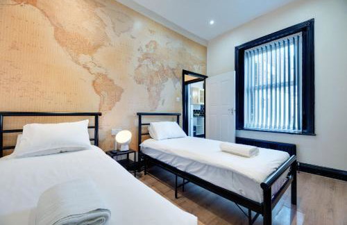 Newcastle CITY APT35,FREE STREET PARKING,4 BEDROOM HOUSE,8 SINGLE BEDS,FULL KITCHEN,ALL ROOMS WITH TVs,NETFLIX - Photo 21