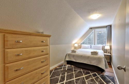 Premium 5 bedroom, pet friendly private home with hot tub 3 miles from the Skyship Bear - Foto 28