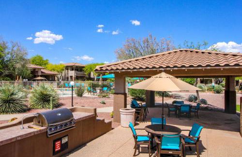 Renovated condo with updated floors, pool, hot tub & mountain views - Foto 32