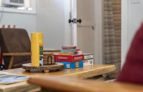 Twin Pines Retreat - Lake, Firepit and Games - Foto 23