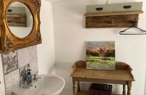 Outstandingly Situated Cosy Shepherds Hut - Foto 53